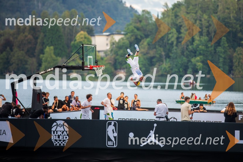 Košarkarski spektakel na gladini Blejskega jezera