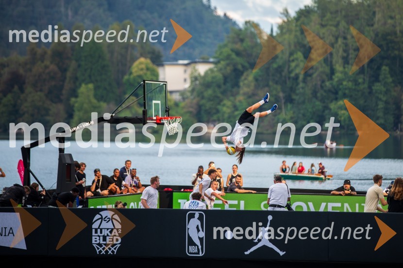 Košarkarski spektakel na gladini Blejskega jezera