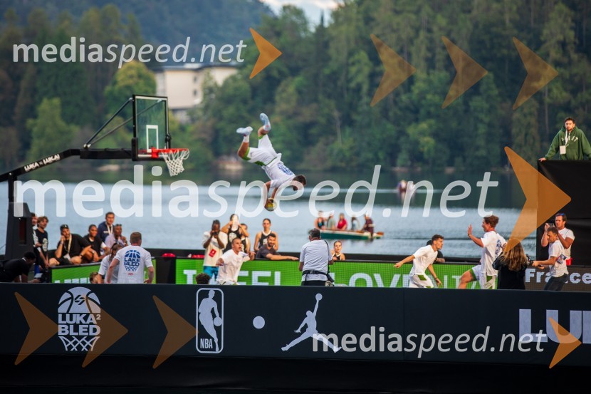 Košarkarski spektakel na gladini Blejskega jezera