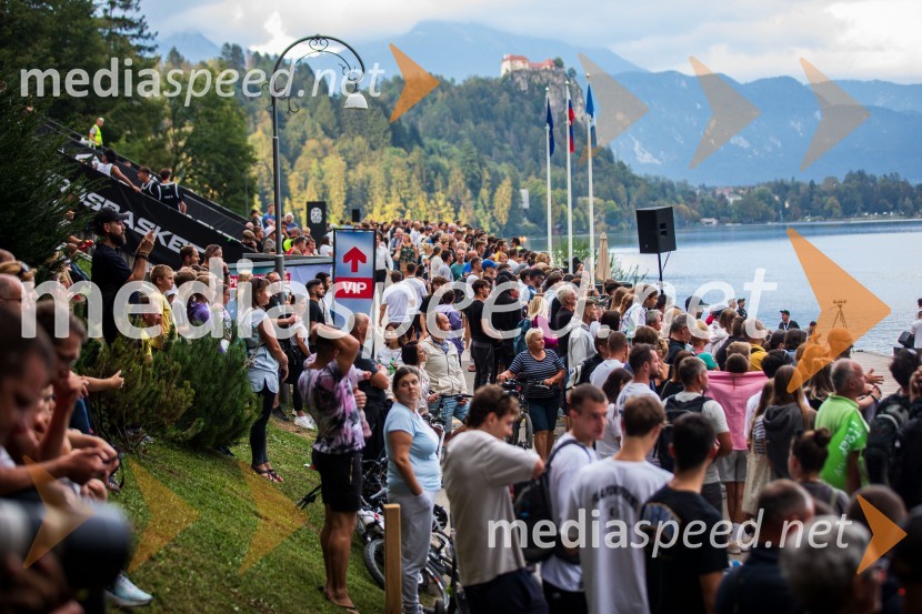 Košarkarski spektakel na gladini Blejskega jezera