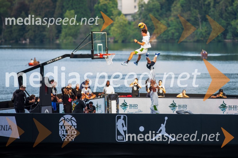 Košarkarski spektakel na gladini Blejskega jezera