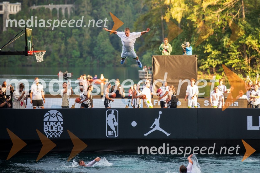 Košarkarski spektakel na gladini Blejskega jezera