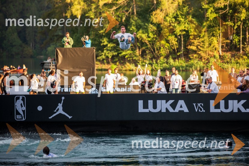 Košarkarski spektakel na gladini Blejskega jezera