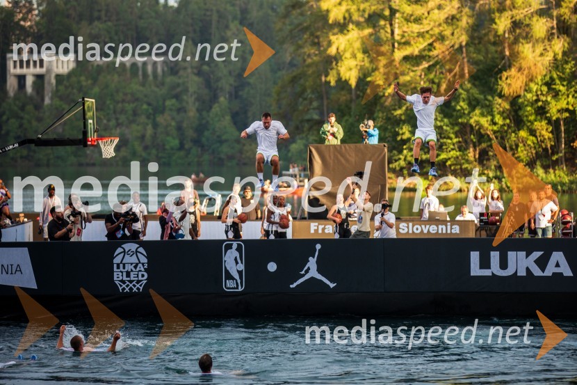 Košarkarski spektakel na gladini Blejskega jezera