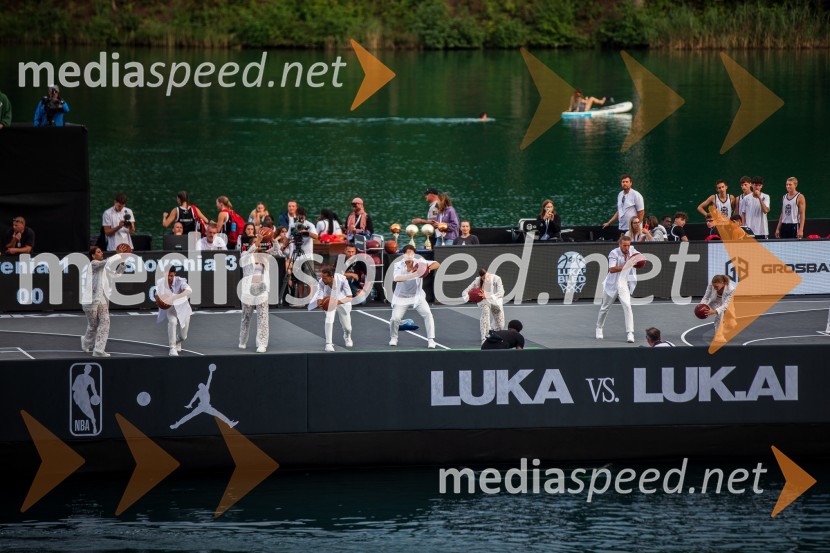 Košarkarski spektakel na gladini Blejskega jezera