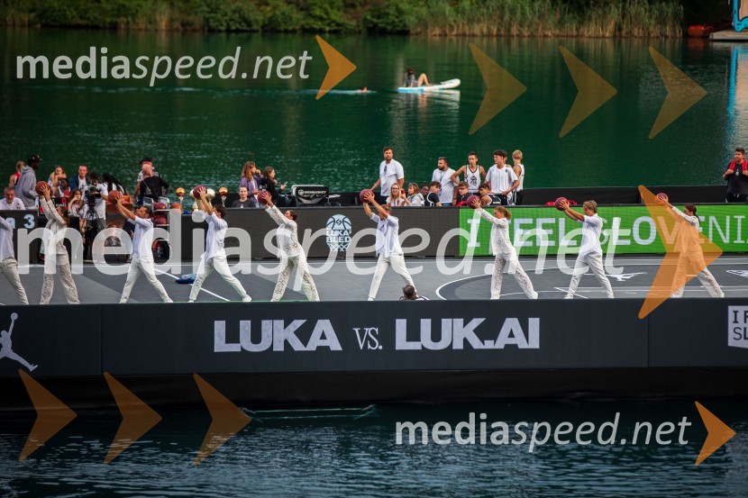 Košarkarski spektakel na gladini Blejskega jezera