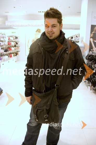 Nejc Simšič, novinarEtam, modna revija v Emporiumu