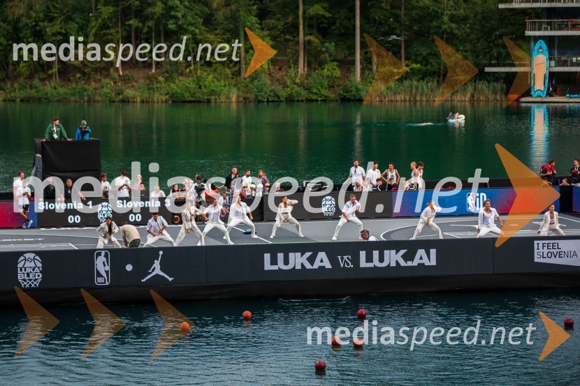 Košarkarski spektakel na gladini Blejskega jezera