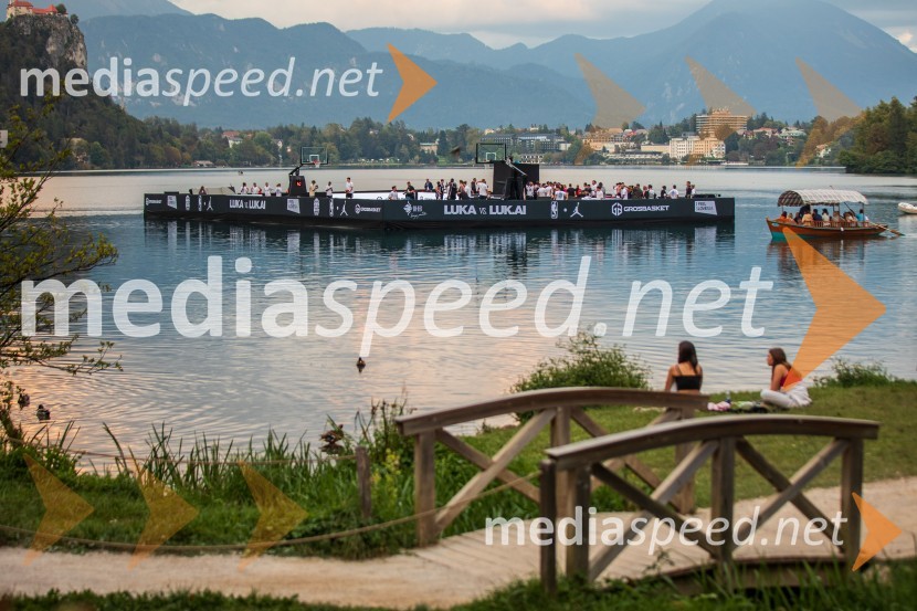 Košarkarski spektakel na gladini Blejskega jezera