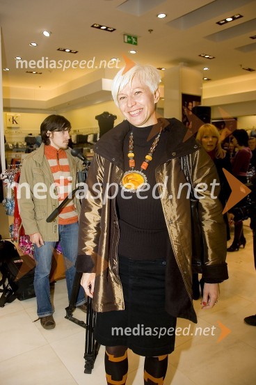 Barbra Drnač, plesna novinarka in urednica oddaje Parada plesa
 
Etam, modna revija v Emporiumu