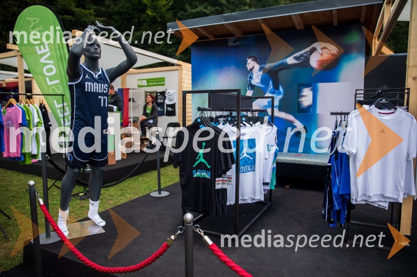 Košarkarski spektakel na gladini Blejskega jezera