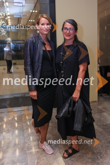 Plešasta pevka, premiera komedije absurda v MGL