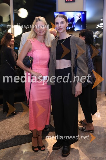 Plešasta pevka, premiera komedije absurda v MGL