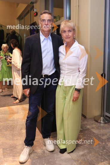 Plešasta pevka, premiera komedije absurda v MGL