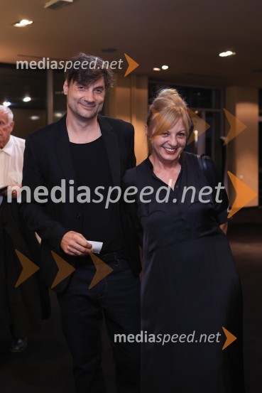 Plešasta pevka, premiera komedije absurda v MGL