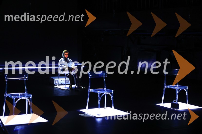 Plešasta pevka, premiera komedije absurda v MGL