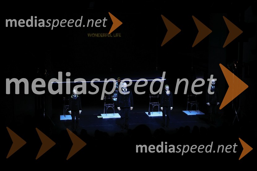 Plešasta pevka, premiera komedije absurda v MGL