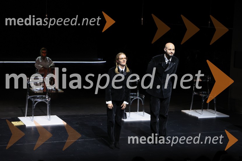 Plešasta pevka, premiera komedije absurda v MGL