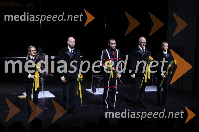 Plešasta pevka, premiera komedije absurda v MGL