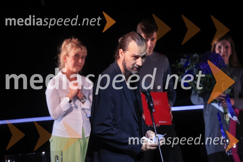 Plešasta pevka, premiera komedije absurda v MGL