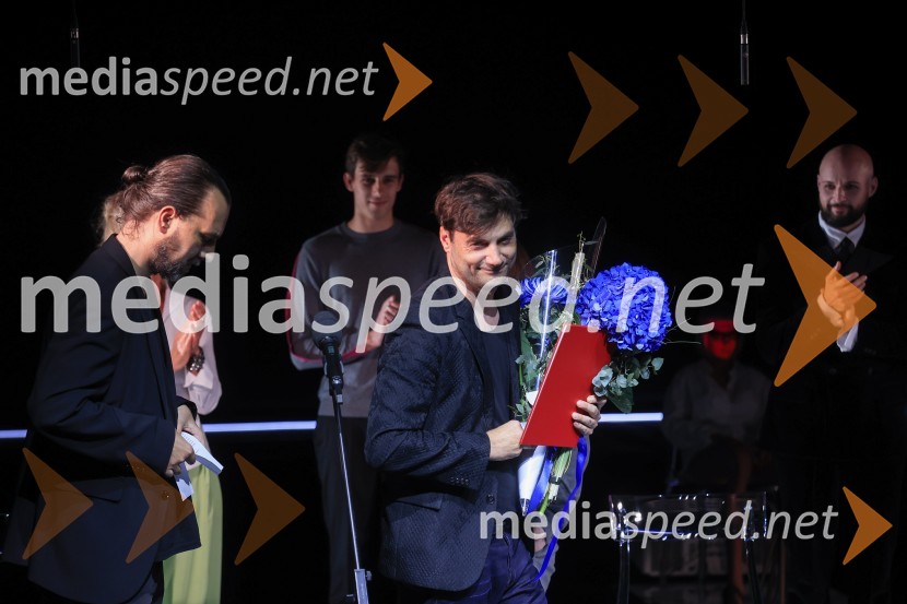 Plešasta pevka, premiera komedije absurda v MGL