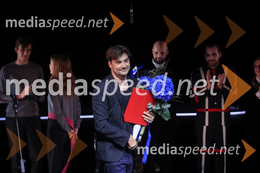 Plešasta pevka, premiera komedije absurda v MGL