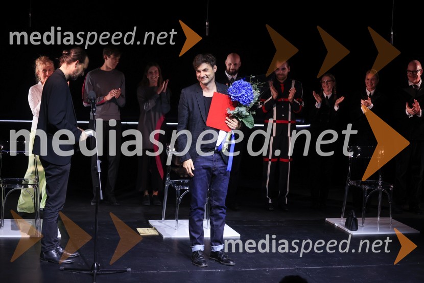 Plešasta pevka, premiera komedije absurda v MGL