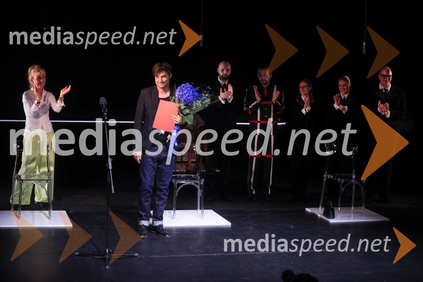 Plešasta pevka, premiera komedije absurda v MGL