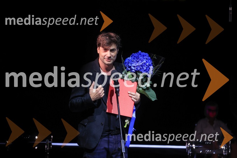 Plešasta pevka, premiera komedije absurda v MGL