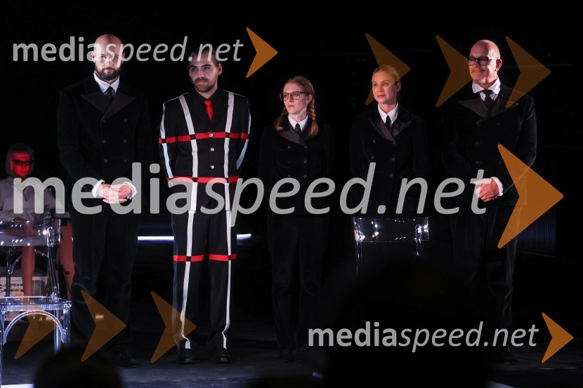 Plešasta pevka, premiera komedije absurda v MGL