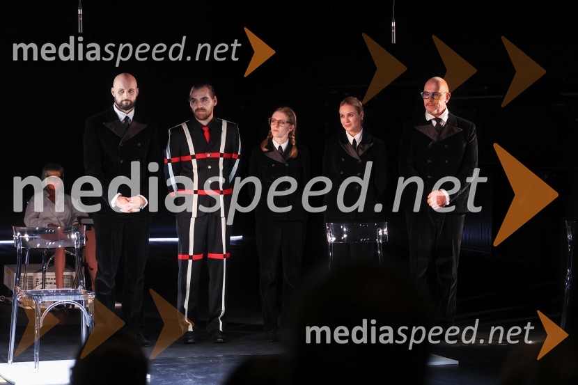 Plešasta pevka, premiera komedije absurda v MGL