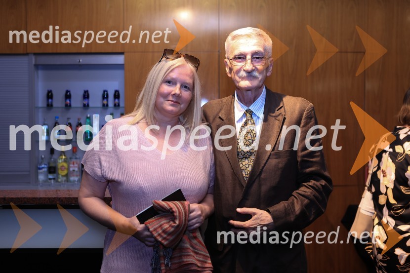 Plešasta pevka, premiera komedije absurda v MGL