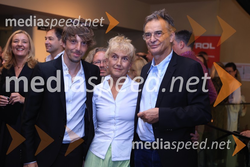 Plešasta pevka, premiera komedije absurda v MGL