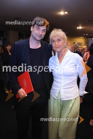 Plešasta pevka, premiera komedije absurda v MGL