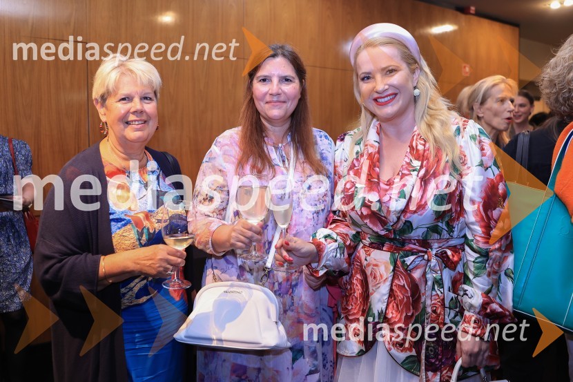 Plešasta pevka, premiera komedije absurda v MGL