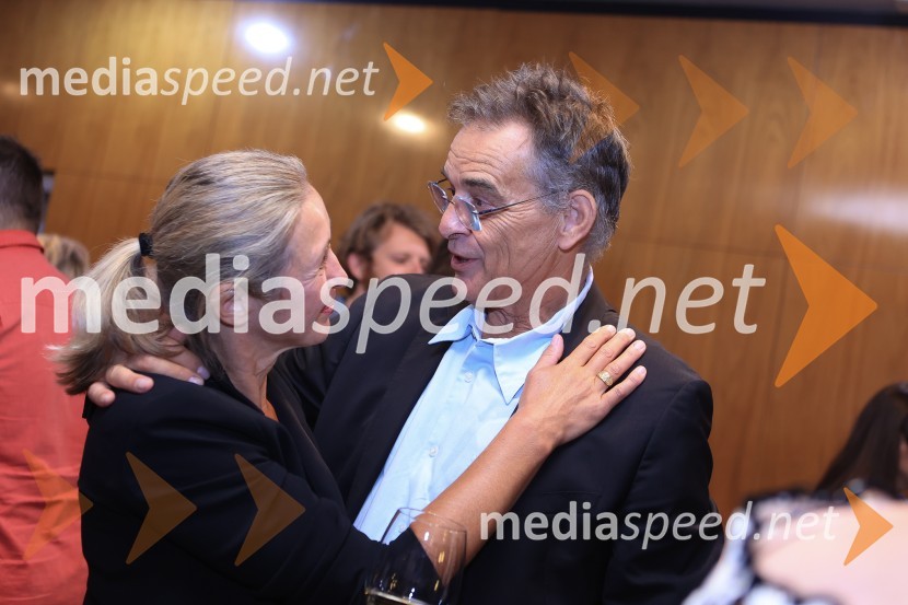 Plešasta pevka, premiera komedije absurda v MGL