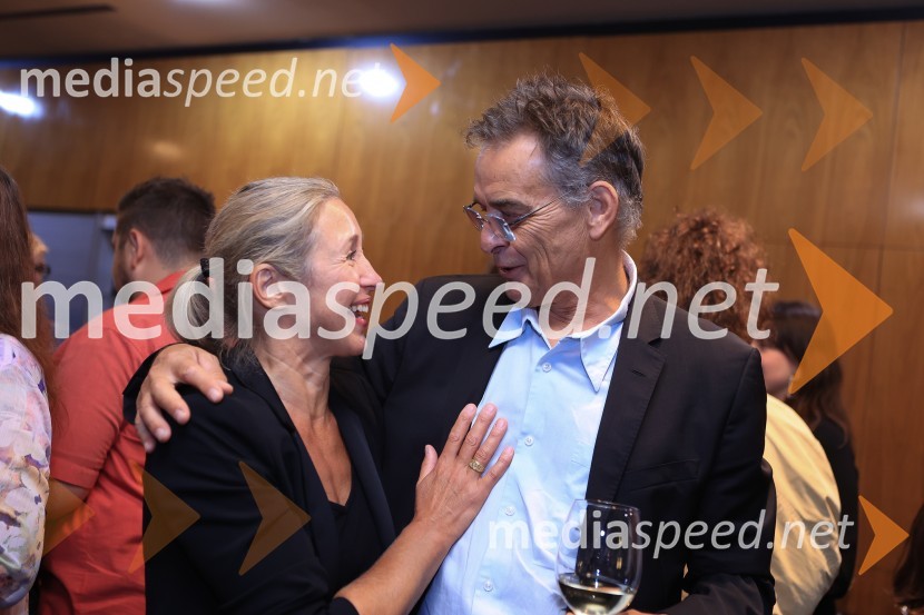 Plešasta pevka, premiera komedije absurda v MGL