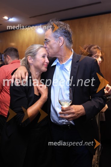 Plešasta pevka, premiera komedije absurda v MGL