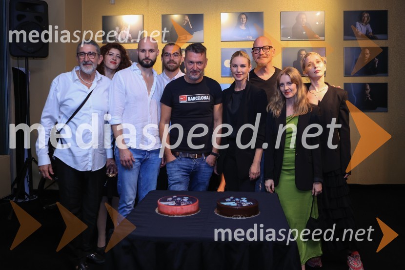 Plešasta pevka, premiera komedije absurda v MGL