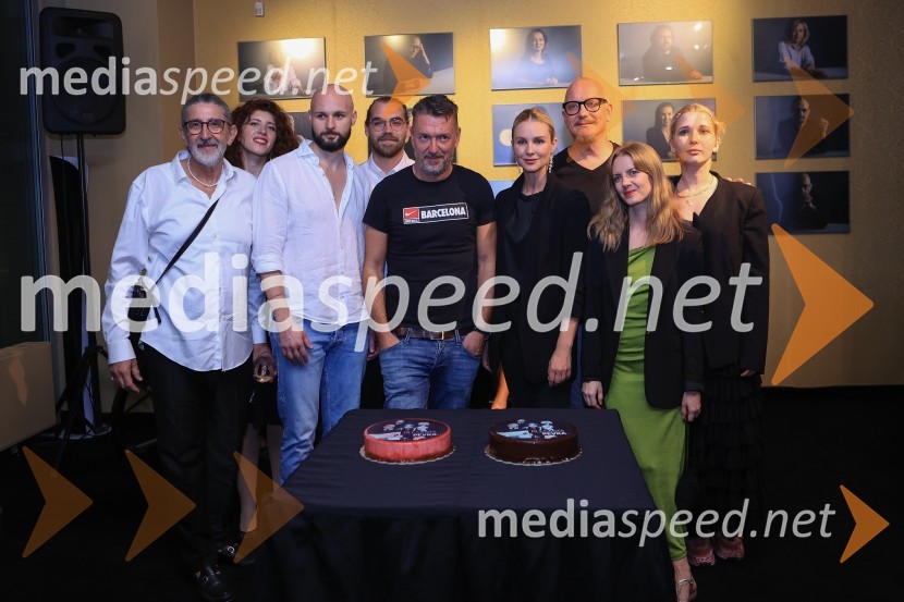 Plešasta pevka, premiera komedije absurda v MGL