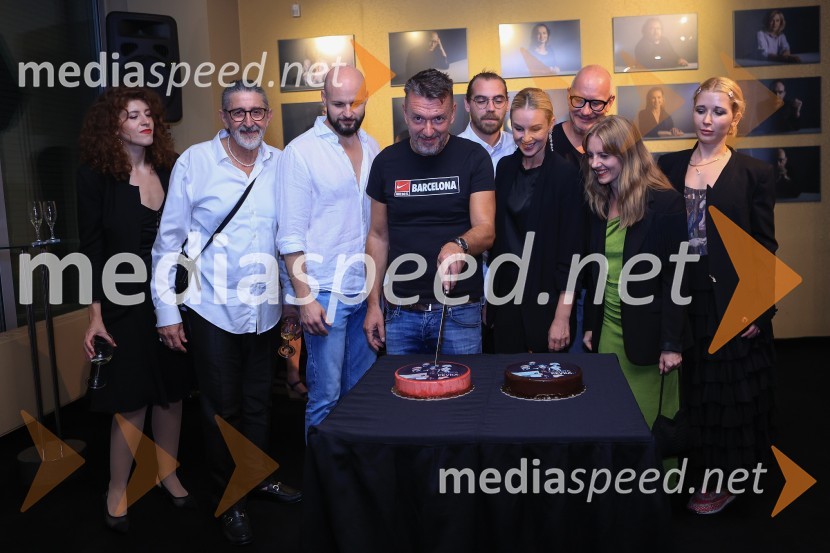 Plešasta pevka, premiera komedije absurda v MGL