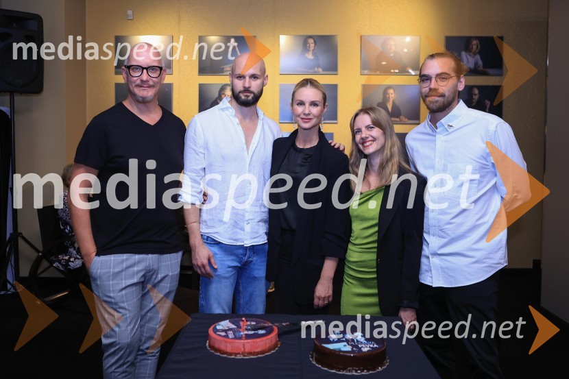 Plešasta pevka, premiera komedije absurda v MGL