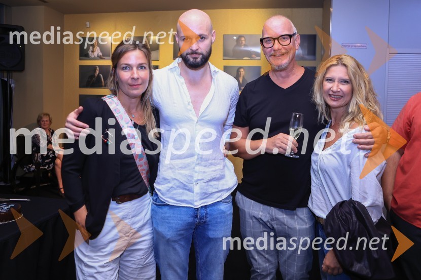 Plešasta pevka, premiera komedije absurda v MGL