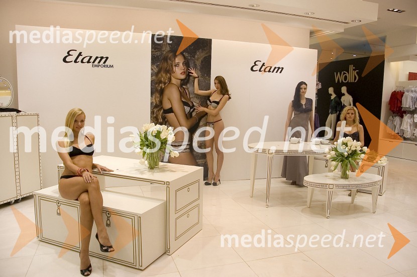 Nadiya Bychkova, plesalka in manekenka, Manca Simončič, manekenka in Tina Semolič, nekdanja tekmovalka oddaje Big Brother in manekenkaEtam, modna revija v Emporiumu