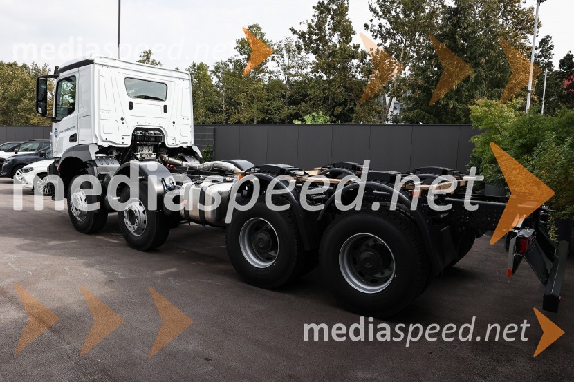 Emil Frey občinam prizadetim v poplavah na pomoč z donacijo vozil