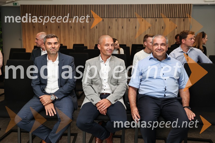 Emil Frey občinam prizadetim v poplavah na pomoč z donacijo vozil