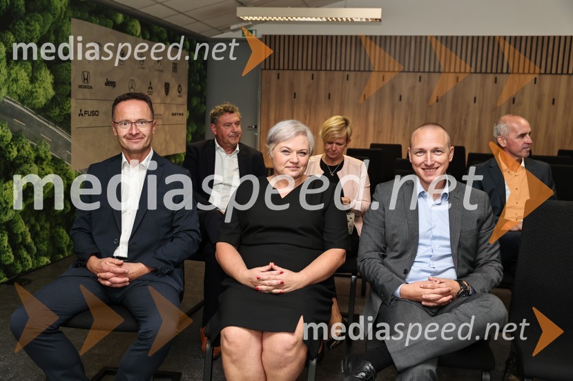 Emil Frey občinam prizadetim v poplavah na pomoč z donacijo vozil