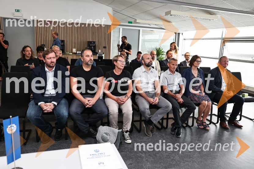 Emil Frey občinam prizadetim v poplavah na pomoč z donacijo vozil