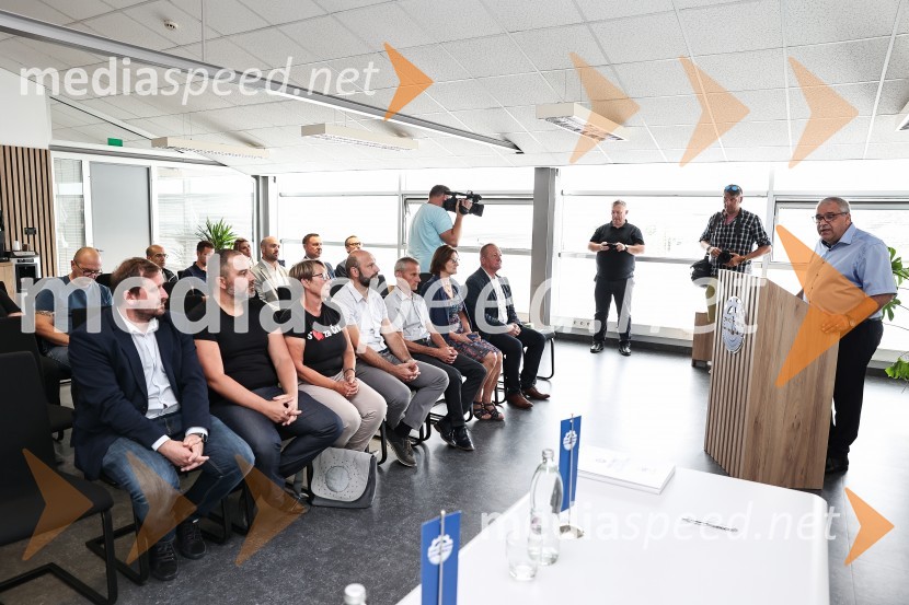 Emil Frey občinam prizadetim v poplavah na pomoč z donacijo vozil