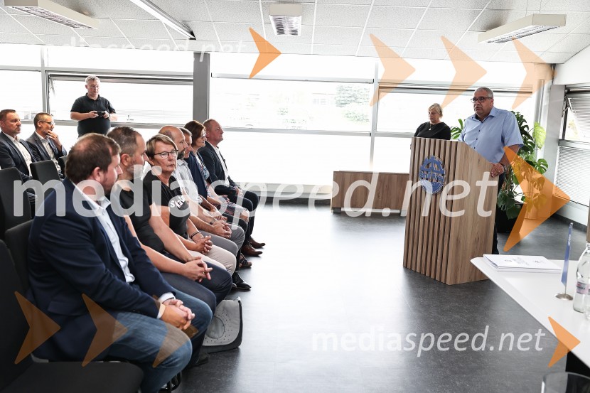 Emil Frey občinam prizadetim v poplavah na pomoč z donacijo vozil